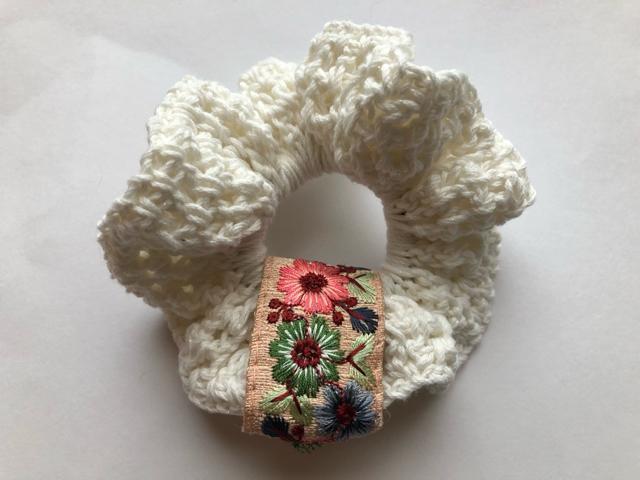 ハンドメイド 二重シュシュ ホワイト コットン インドレース < 女性ファッション  ハンドメイド 二重シュシュ ホワイト コットン インドレース < 女性ファッションの