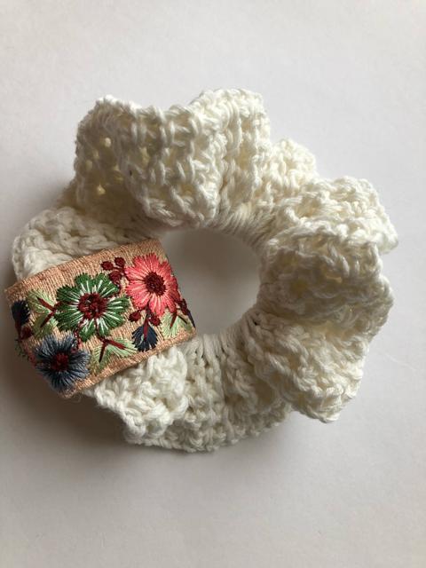 ハンドメイド 二重シュシュ ホワイト コットン インドレース < 女性ファッション  ハンドメイド 二重シュシュ ホワイト コットン インドレース < 女性ファッションの