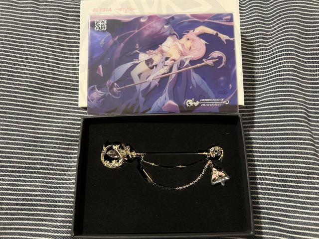 【限定品】崩壊3rd 金属ブローチ 無瑕の人シリーズ エリシア < ホビー 【限定品】崩壊3rd 金属ブローチ 無瑕の人シリーズ エリシア < ホビーの