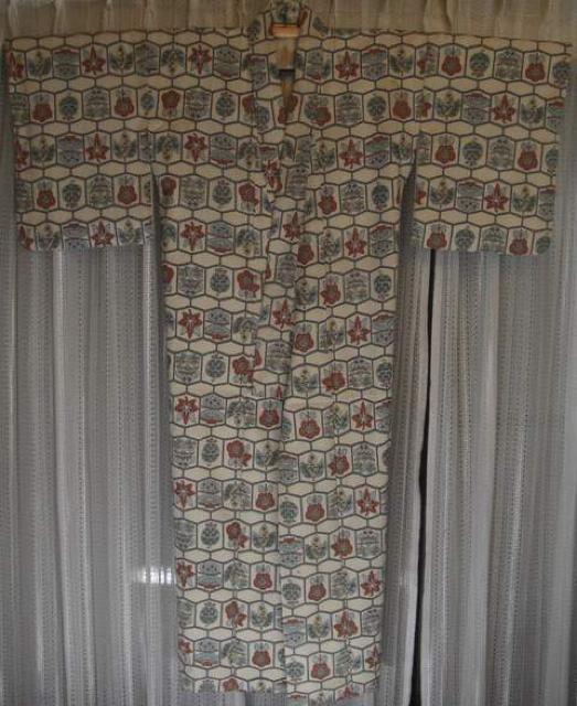 着物/塩沢お召、小紋柄日本の伝統美中古品No4 < 女性ファッション  着物/塩沢お召、小紋柄日本の伝統美中古品No4 < 女性ファッションの