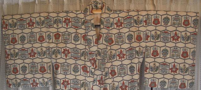 着物/塩沢お召、小紋柄日本の伝統美中古品No4 < 女性ファッション  着物/塩沢お召、小紋柄日本の伝統美中古品No4 < 女性ファッションの