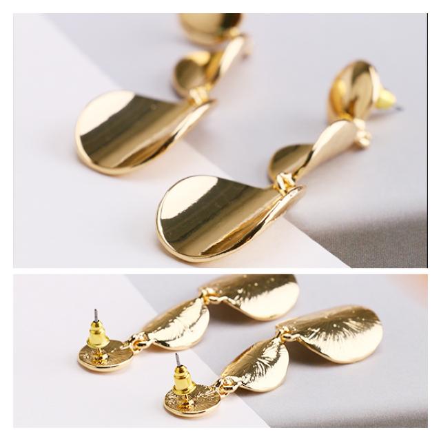 限定390円セール★新作 三つメタルプレートピアス ゴールド < 女性アクセサリー/時計  限定390円セール★新作 三つメタルプレートピアス ゴールド < 女性アクセサリー/時計の