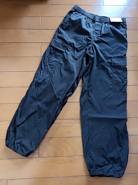 大人気★ユニクロ★イージーカーゴパンツ丈長め★定価4000円新品同様★人気黒★パラシュートパンツ★ < ブランド  大人気★ユニクロ★イージーカーゴパンツ丈長め★定価4000円新品同様★人気黒★パラシュートパンツ★ < ブランドの