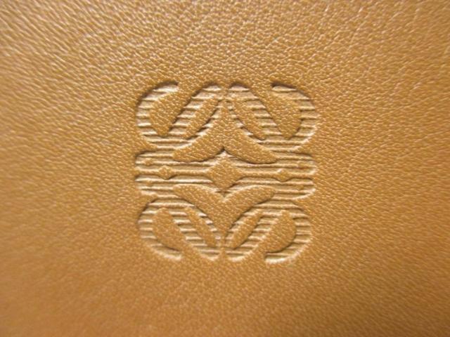 美品 LOEWE ロエベ 二つ折り札入れ財布 レザー ブラウン(キャメル) 中古本物 < ブランド 美品 LOEWE ロエベ 二つ折り札入れ財布 レザー ブラウン(キャメル) 中古本物 < ブランドの