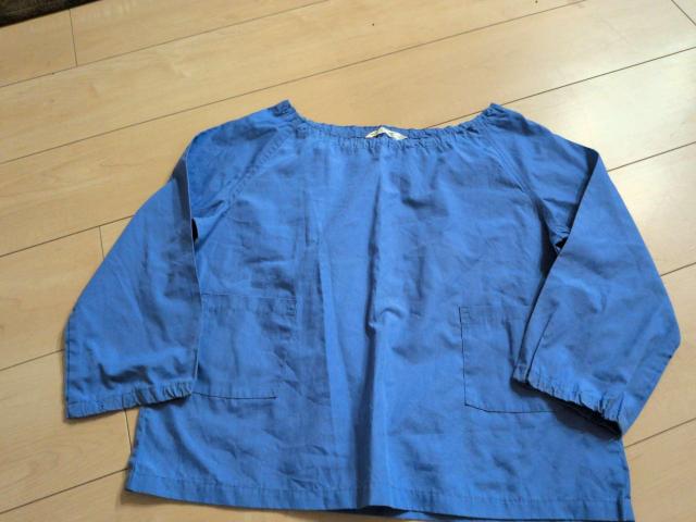 青い長袖ギャザーブラウス < キッズ/ベビー 青い長袖ギャザーブラウス < キッズ/ベビーの