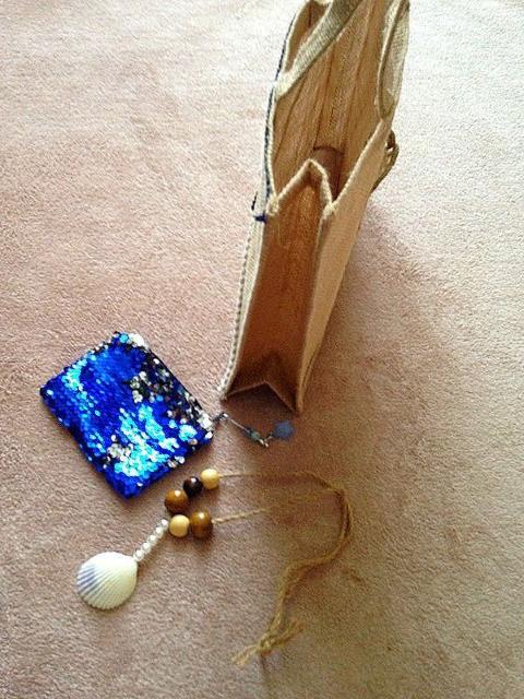 ハンドメイド◆貝殻 ネックレス付♪麻 ジュートトートバッグ スパンコール ポーチ セット < 女性ファッション  ハンドメイド◆貝殻 ネックレス付♪麻 ジュートトートバッグ スパンコール ポーチ セット < 女性ファッションの