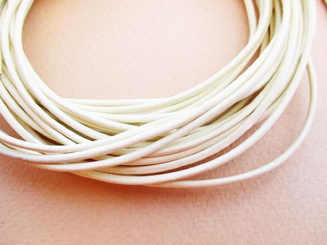牛革紐2oオフホワイト3m < ペット/手芸/園芸  牛革紐2oオフホワイト3m  < ペット/手芸/園芸の