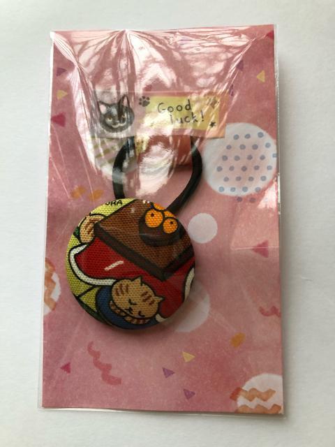 ハンドメイド ヘアゴム 特大くるみボタン かわいいねこちゃん バッグチャーム プレゼント < 女性ファッション  ハンドメイド ヘアゴム 特大くるみボタン かわいいねこちゃん バッグチャーム プレゼント  < 女性ファッションの
