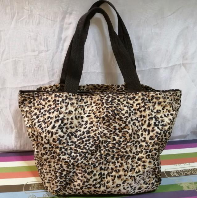 ★特価ポーチ付きエコバッグマイバッグ軽量極美品ヒョウ柄トートバッグ多収納頑丈マルチポーチ付き大活躍オシャレ 肩掛け大容量激安★ < 女性ファッション  ★特価ポーチ付きエコバッグマイバッグ軽量極美品ヒョウ柄トートバッグ多収納頑丈マルチポーチ付き大活躍オシャレ 肩掛け大容量激安★ < 女性ファッションの