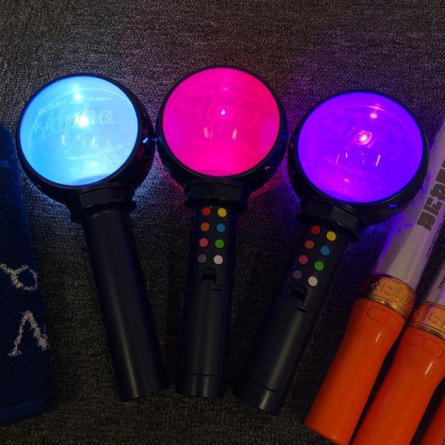 即決 なにわ男子 ペンライト タオル ケース まとめ売り < タレントグッズ  即決 なにわ男子 ペンライト タオル ケース まとめ売り < タレントグッズの