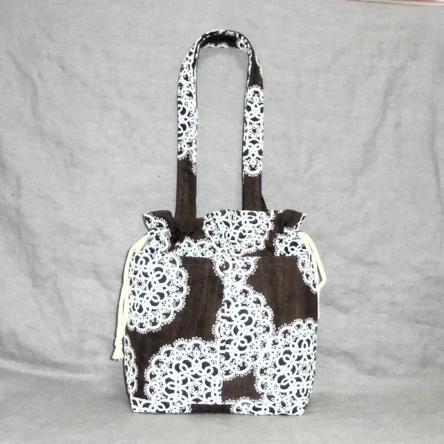 ◆白ドイリーレース×茶地◆外ポケットA持ち手付き巾着バッグ◆ < 女性ファッション  ◆白ドイリーレース×茶地◆外ポケットA持ち手付き巾着バッグ◆  < 女性ファッションの