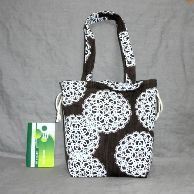 ◆白ドイリーレース×茶地◆外ポケットA持ち手付き巾着バッグ◆ < 女性ファッション  ◆白ドイリーレース×茶地◆外ポケットA持ち手付き巾着バッグ◆ < 女性ファッションの