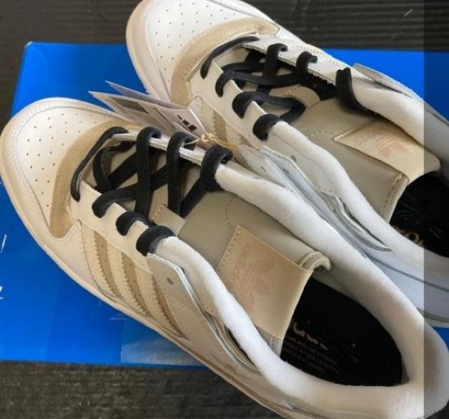 アディダス スニーカー メンズ フォーラム ロー フットウェア ホワイト/ベージュ/プティグレー JP7786 ※28.0cm < ブランド アディダス スニーカー メンズ フォーラム ロー フットウェア ホワイト/ベージュ/プティグレー JP7786 ※28.0cm < ブランドの