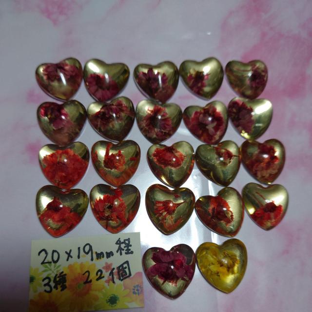 フラワー入りハートパーツ画像のまま3種22個厚みあり < 香水/コスメ/ネイル  フラワー入りハートパーツ画像のまま3種22個厚みあり < 香水/コスメ/ネイルの