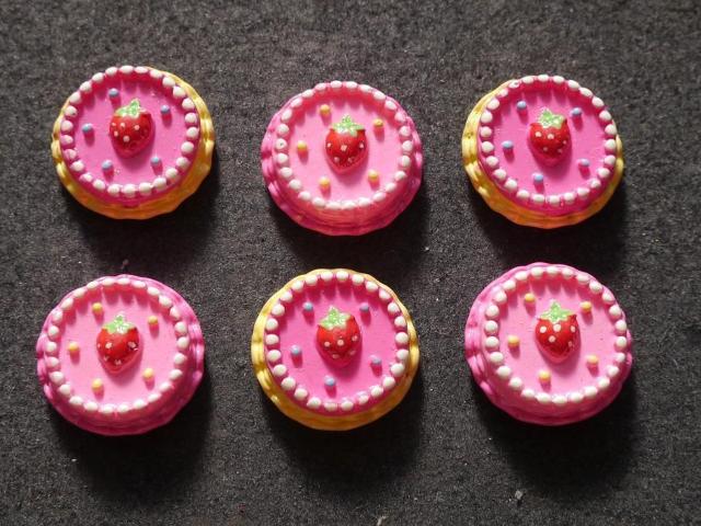プラパーツ 手芸・アクセサリーパーツ  苺ホールケーキ パーツ 6個セット デコパーツ ミニチュアパーツ < 香水/コスメ/ネイル  プラパーツ 手芸・アクセサリーパーツ  苺ホールケーキ パーツ 6個セット デコパーツ ミニチュアパーツ  < 香水/コスメ/ネイルの