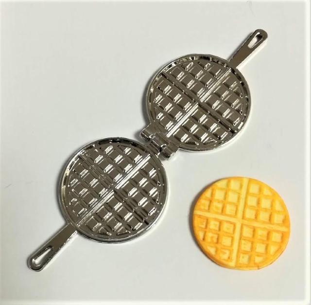 ミニチュア★ワッフルメーカー★シルバー★調理器具★ドールハウスに★ < おもちゃ  ミニチュア★ワッフルメーカー★シルバー★調理器具★ドールハウスに★  < おもちゃの