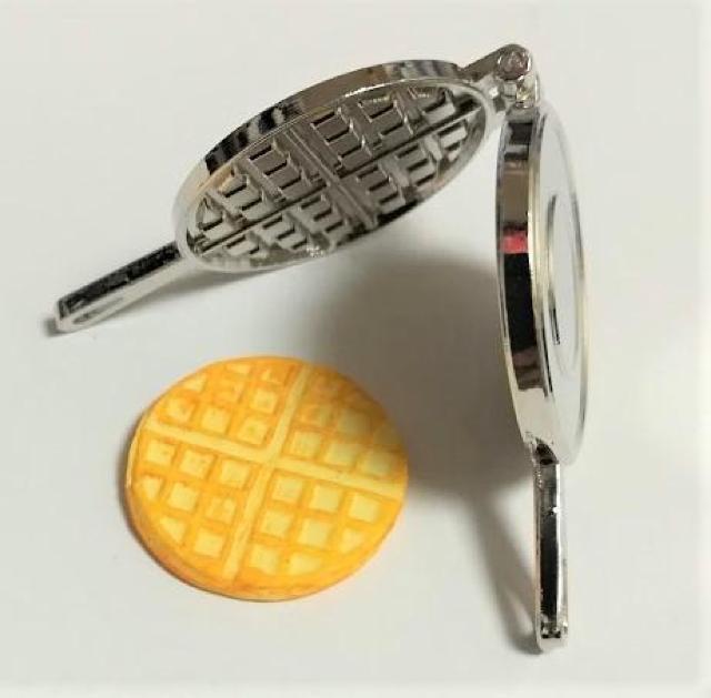 ミニチュア★ワッフルメーカー★シルバー★調理器具★ドールハウスに★ < おもちゃ  ミニチュア★ワッフルメーカー★シルバー★調理器具★ドールハウスに★ < おもちゃの