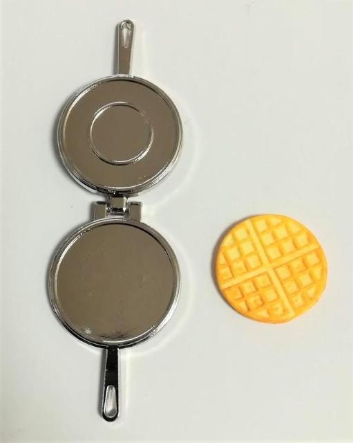 ミニチュア★ワッフルメーカー★シルバー★調理器具★ドールハウスに★ < おもちゃ  ミニチュア★ワッフルメーカー★シルバー★調理器具★ドールハウスに★ < おもちゃの