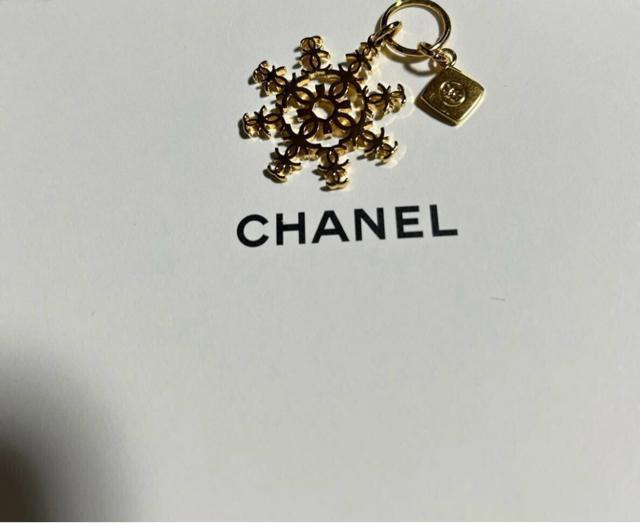 CHANEL 2024限定 雪型チャームアクセサリーシャネルノベルティ < 女性ファッション  CHANEL 2024限定 雪型チャームアクセサリーシャネルノベルティ < 女性ファッションの