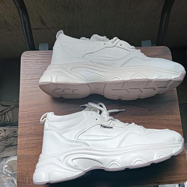 新品 25cm レディース スニーカー ホワイト シューズ 靴 厚底 身長アップ < 女性ファッション  新品 25cm レディース スニーカー ホワイト シューズ 靴 厚底 身長アップ < 女性ファッションの