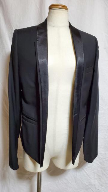 国内正規 ディオールオム スモーキングチューブジャケット 黒 40 スーツ メンズ ナローラペル スペンサーショールラペル 付属有 < ブランド  国内正規 ディオールオム スモーキングチューブジャケット 黒 40 スーツ メンズ ナローラペル スペンサーショールラペル 付属有 < ブランドの