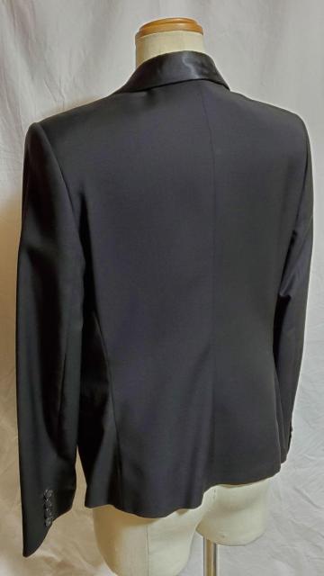 国内正規 ディオールオム スモーキングチューブジャケット 黒 40 スーツ メンズ ナローラペル スペンサーショールラペル 付属有 < ブランド  国内正規 ディオールオム スモーキングチューブジャケット 黒 40 スーツ メンズ ナローラペル スペンサーショールラペル 付属有 < ブランドの