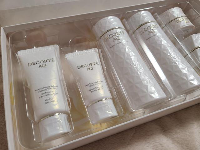 【限定ラスト1品 お得】コスメデコルテAQ ラディアンスコフレT < ブランド 【限定ラスト1品 お得】コスメデコルテAQ ラディアンスコフレT < ブランドの