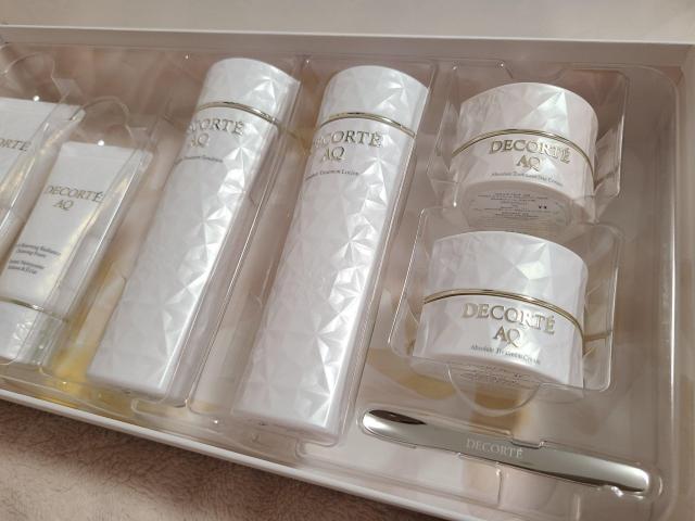 【限定ラスト1品 お得】コスメデコルテAQ ラディアンスコフレT < ブランド 【限定ラスト1品 お得】コスメデコルテAQ ラディアンスコフレT < ブランドの