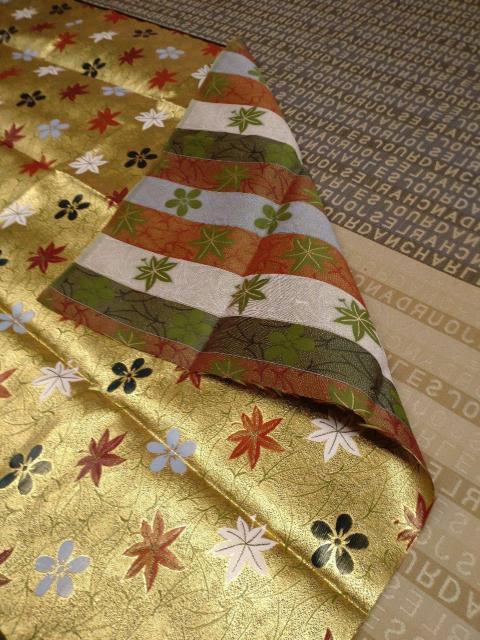 (2A111014)約64cm幅×約1m・金屏風のような金襴 < ペット/手芸/園芸 (2A111014)約64cm幅×約1m・金屏風のような金襴 < ペット/手芸/園芸の