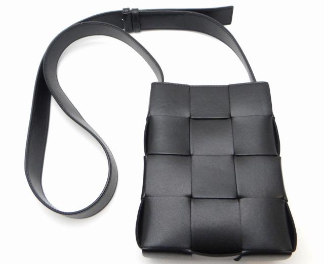 BOTTEGAVENETA ボッテガ・ヴェネタ カセット ミニ クロスボディバッグ ショルダーバッグ ブラック<USED> < ブランド  BOTTEGAVENETA ボッテガ・ヴェネタ カセット ミニ クロスボディバッグ ショルダーバッグ ブラック<USED> < ブランドの