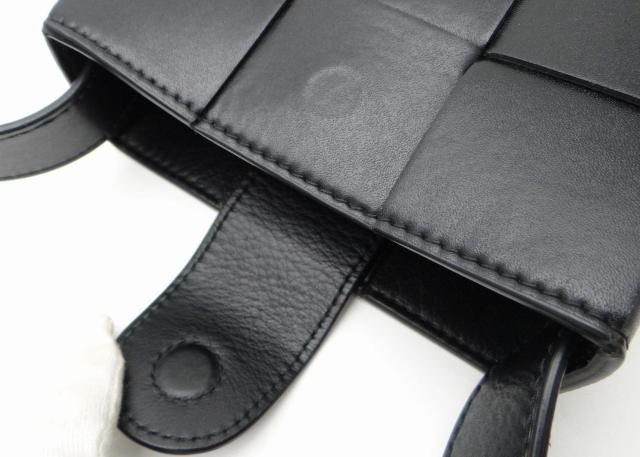 BOTTEGAVENETA ボッテガ・ヴェネタ カセット ミニ クロスボディバッグ ショルダーバッグ ブラック<USED> < ブランド  BOTTEGAVENETA ボッテガ・ヴェネタ カセット ミニ クロスボディバッグ ショルダーバッグ ブラック<USED> < ブランドの