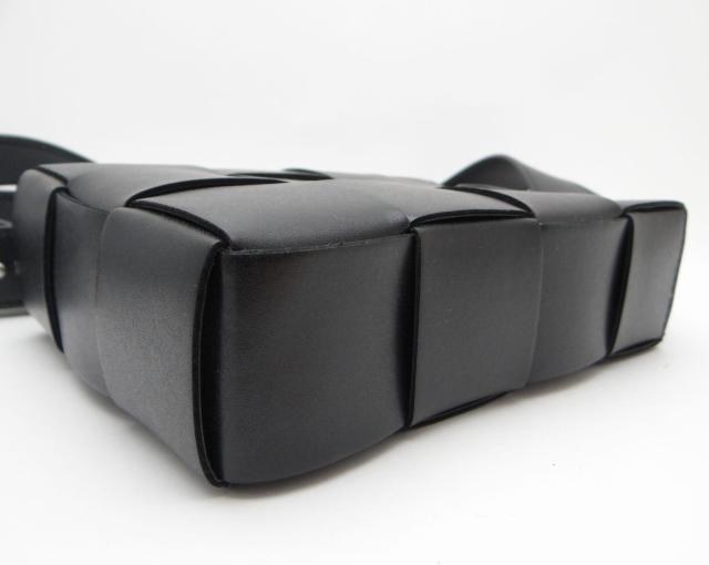 BOTTEGAVENETA ボッテガ・ヴェネタ カセット ミニ クロスボディバッグ ショルダーバッグ ブラック<USED> < ブランド  BOTTEGAVENETA ボッテガ・ヴェネタ カセット ミニ クロスボディバッグ ショルダーバッグ ブラック<USED> < ブランドの