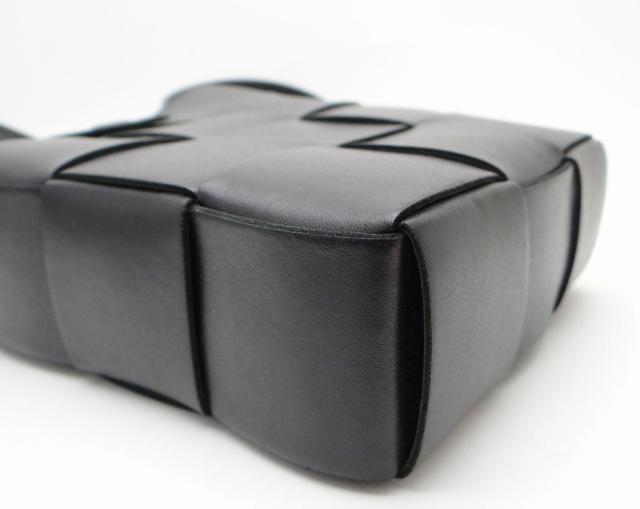 BOTTEGAVENETA ボッテガ・ヴェネタ カセット ミニ クロスボディバッグ ショルダーバッグ ブラック<USED> < ブランド  BOTTEGAVENETA ボッテガ・ヴェネタ カセット ミニ クロスボディバッグ ショルダーバッグ ブラック<USED> < ブランドの
