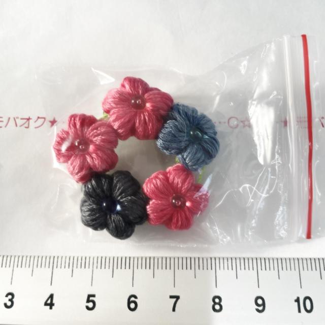 3*ハンドメイド♪ぷっくりお花のリースブローチ 4 < 女性ファッション 3*ハンドメイド♪ぷっくりお花のリースブローチ 4 < 女性ファッションの