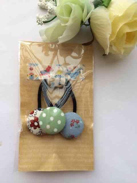 ハンドメイド ヘアゴム くるみボタン わけっこ♪ プレゼント♪ < キッズ/ベビー  ハンドメイド ヘアゴム くるみボタン わけっこ♪ プレゼント♪  < キッズ/ベビーの