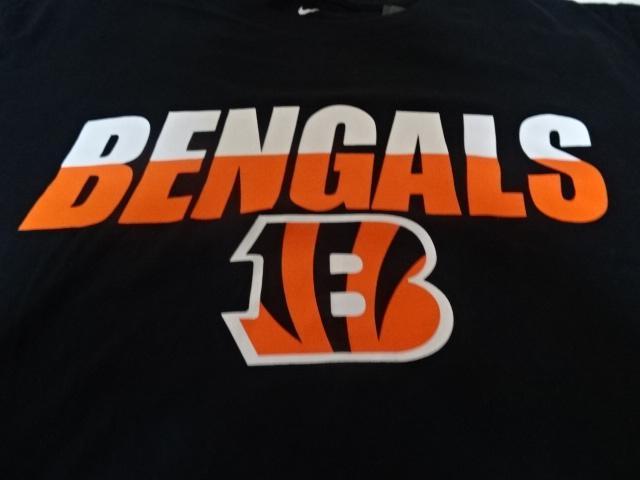 USA購入 ナイキ製 NFLアメフト シンシナティ ベンガルズ TシャツUS L < 男性ファッション  USA購入 ナイキ製 NFLアメフト シンシナティ ベンガルズ TシャツUS L < 男性ファッションの