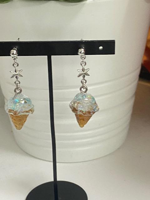 ハンドメイド レジンで作ったアイスクリームのピアス < 女性ファッション  ハンドメイド レジンで作ったアイスクリームのピアス < 女性ファッションの