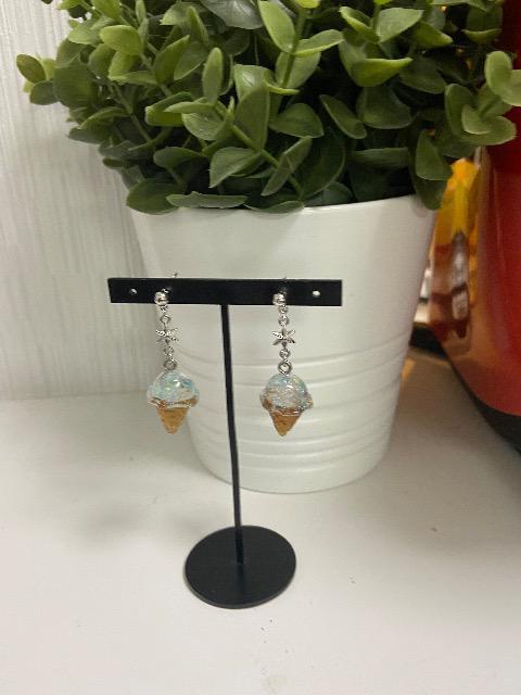 ハンドメイド レジンで作ったアイスクリームのピアス < 女性ファッション  ハンドメイド レジンで作ったアイスクリームのピアス < 女性ファッションの