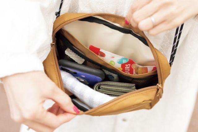 エルエルビーンL.L.Beanウォールポケットポシェット/Mart2022年春号付録 < ブランド エルエルビーンL.L.Beanウォールポケットポシェット/Mart2022年春号付録 < ブランドの