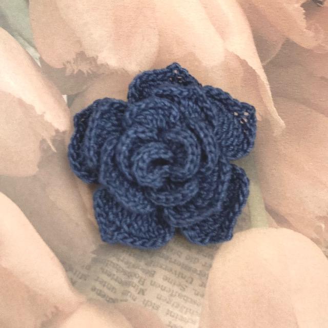 ハンドメイド レース編み バラモチーフのお花ブローチ < 女性ファッション  ハンドメイド レース編み バラモチーフのお花ブローチ  < 女性ファッションの