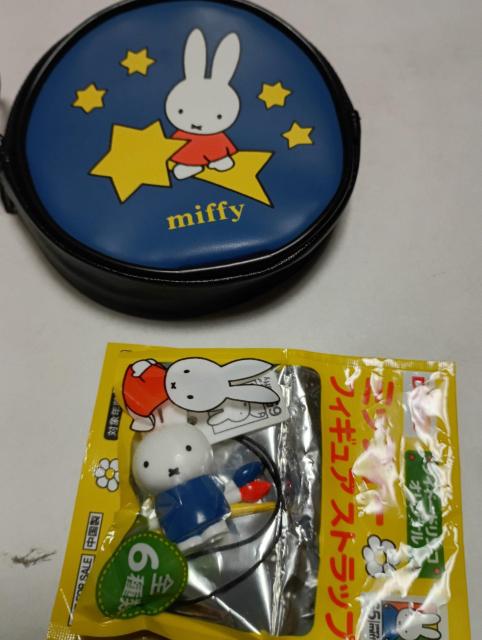 ミッフィーコインケースとストラップ < アニメ/コミック/キャラクター  ミッフィーコインケースとストラップ  < アニメ/コミック/キャラクターの
