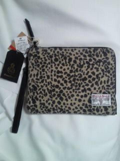 HARRIS TWEED ハリスツイード ヒョウ柄 BAG バッグ クランチバッグ L型 < ブランド  HARRIS TWEED ハリスツイード ヒョウ柄 BAG バッグ クランチバッグ L型 < ブランドの