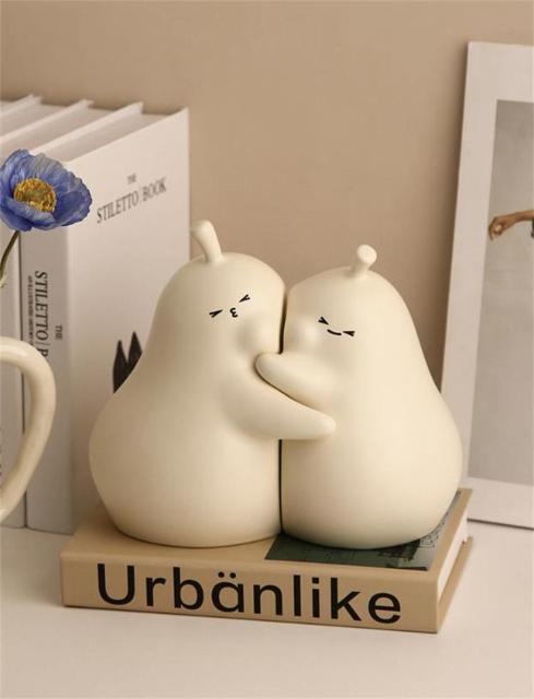 抱き梨 本立て セラミック置物 インテリア飾り 梨オブジェ 癒やしアイテム < インテリア/ライフ 抱き梨 本立て セラミック置物 インテリア飾り 梨オブジェ 癒やしアイテム < インテリア/ライフの