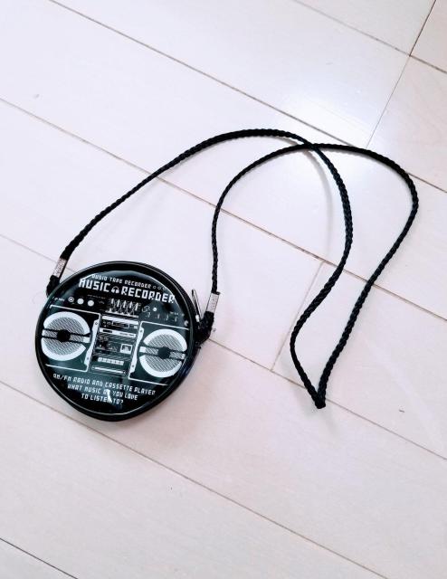 ラジカセ エナメルポーチ 黒 ◆ポシェット 小銭入れ < キッズ/ベビー  ラジカセ エナメルポーチ 黒 ◆ポシェット 小銭入れ  < キッズ/ベビーの