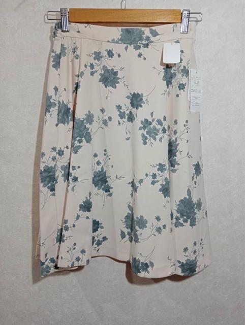 新品 サーキュラースカート tocco closet Collection < 女性ファッション  新品 サーキュラースカート tocco closet Collection < 女性ファッションの