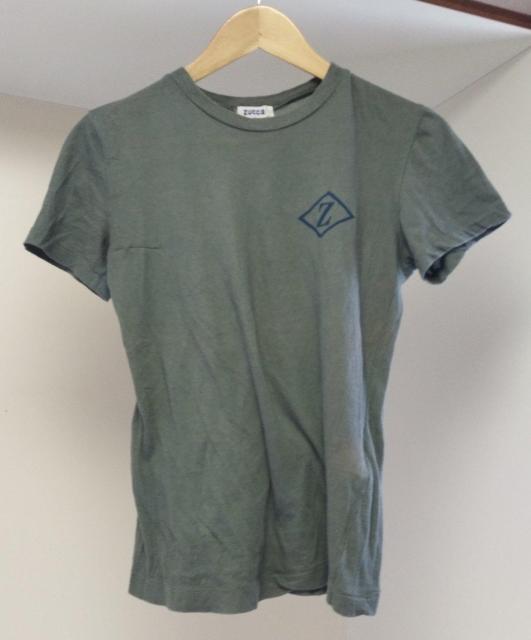 ZUCCA カーキー ダークオリーブグリーン ジャストフィットTシャツ 難有り < ブランド  ZUCCA カーキー ダークオリーブグリーン ジャストフィットTシャツ 難有り  < ブランドの