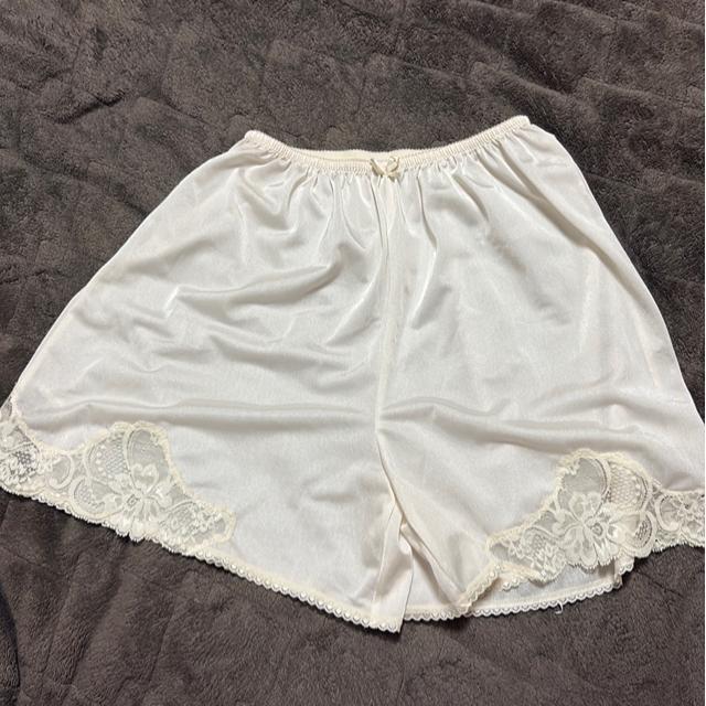 タンス整理品 衣類 おまとめOK ホームクリーニング済み ペチパンツ Lサイズ ゴールド < 女性ファッション  タンス整理品 衣類 おまとめOK ホームクリーニング済み ペチパンツ Lサイズ ゴールド  < 女性ファッションの