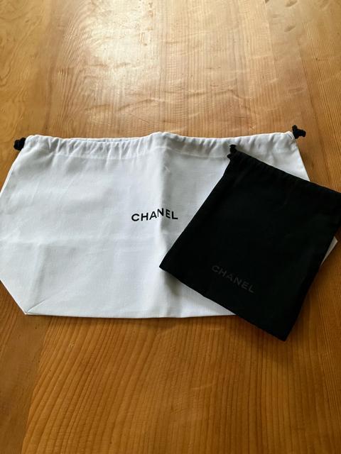 CHANEL シャネル 巾着 ポーチ 2点セット ホワイト ブラック ノベルティ < ブランド CHANEL シャネル 巾着 ポーチ 2点セット ホワイト ブラック ノベルティ < ブランドの