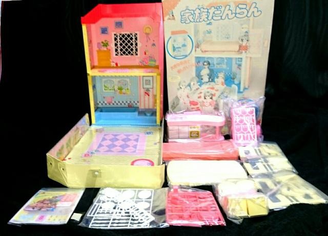 新品 1989年 リカちゃんファミリーハウス 家族だんらん 当時物 < おもちゃ  新品 1989年 リカちゃんファミリーハウス 家族だんらん 当時物  < おもちゃの