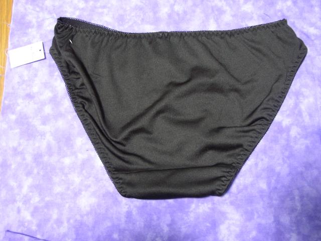 白に薔薇の花柄C70Mワイヤー入り < 女性ファッション  白に薔薇の花柄C70Mワイヤー入り < 女性ファッションの